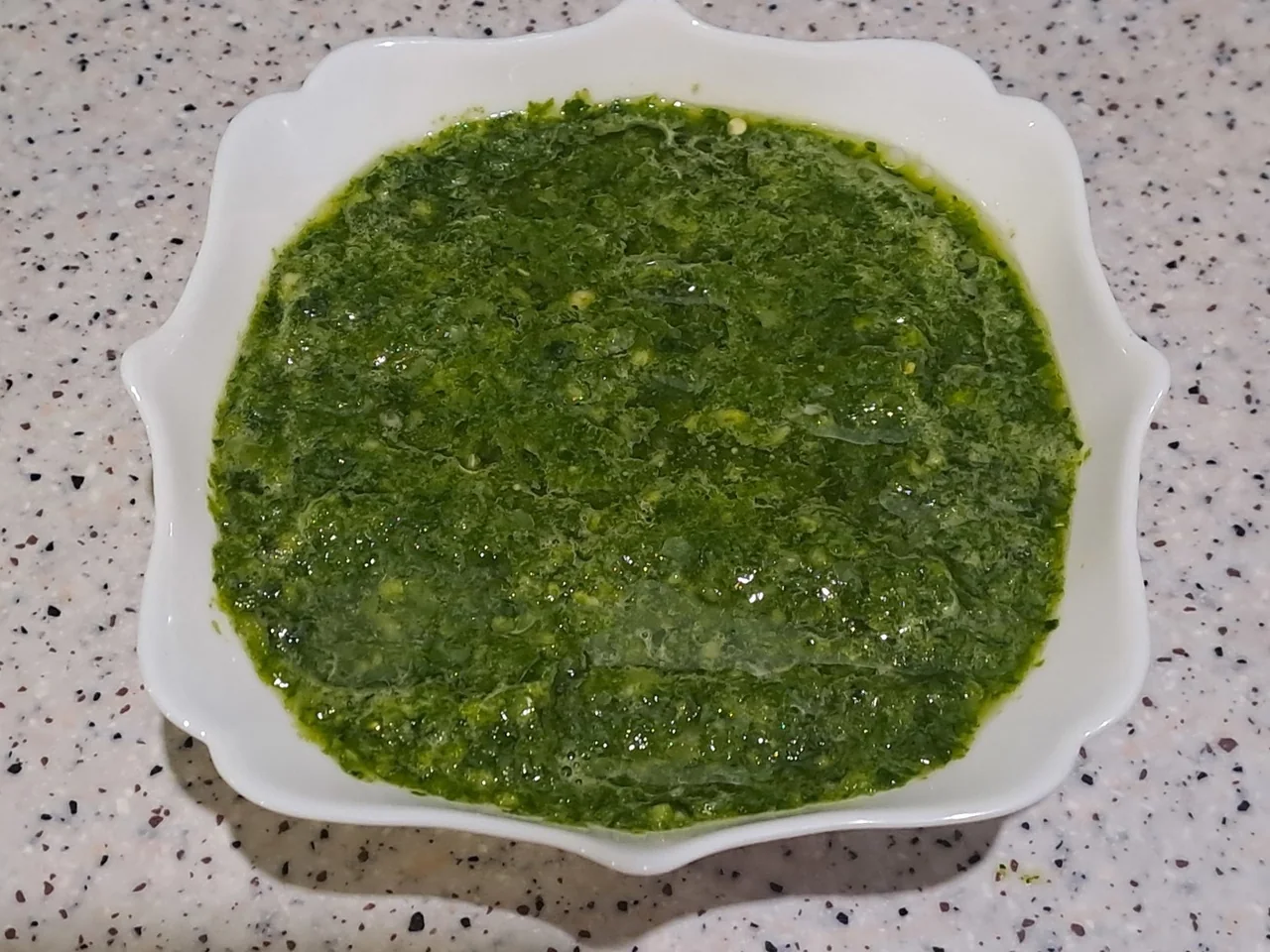 Зеленая аджика без варки