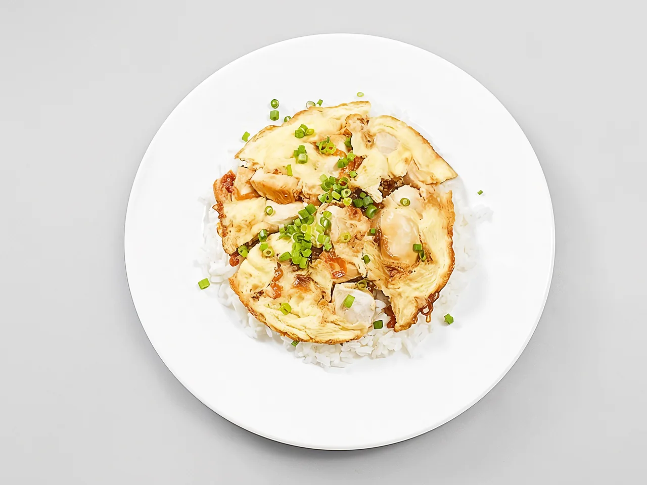 Оякодон (японский омлет с рисом и курицей)