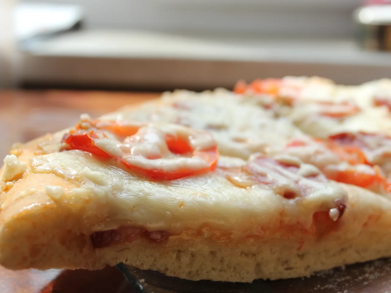 Легкая пицца с копченой говядиной
