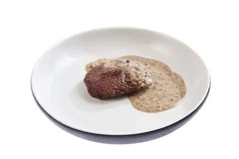 Стейк с перечным соусом