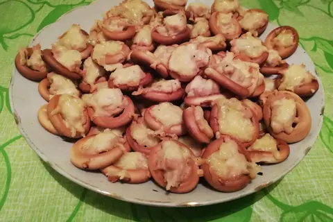 Закуска из куриного фарша и сыра