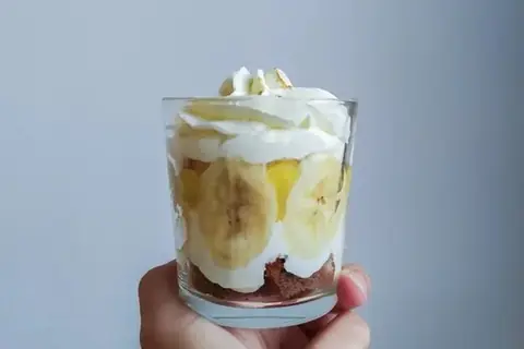Десерт из банана и ликера