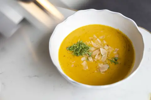 Крем-суп из тыквы с миндалем
