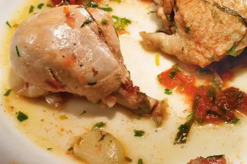 Куриное фрикасе с уксусом и зеленью