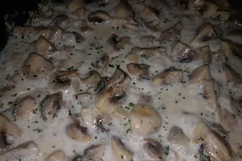 Грибы со сливками