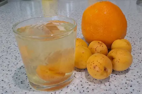 Абрикосовый компот на зиму с апельсином и корицей