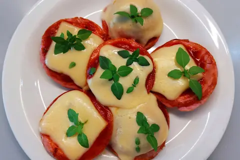 Закуска из колбасы