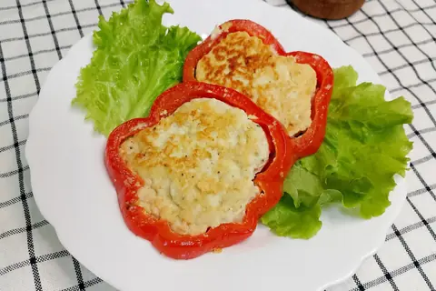 Сытный завтрак с фаршем и болгарским перцем