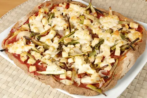Пицца с тунцом и стручковой фасолью