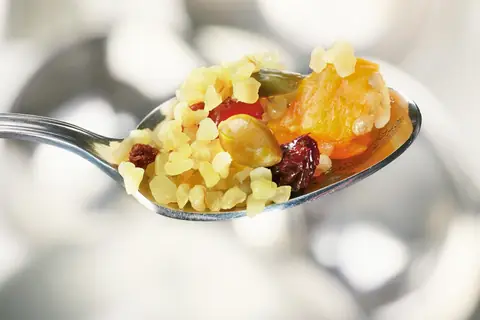 Каша из булгура с сухими фруктами и медом