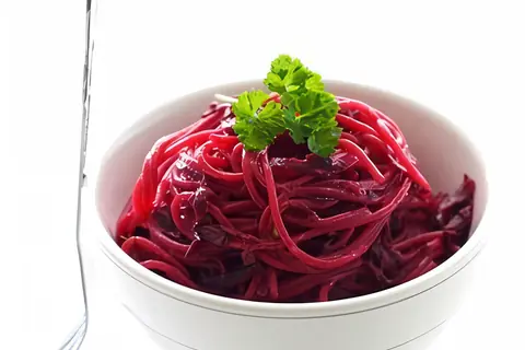 Паста со свекольным соусом