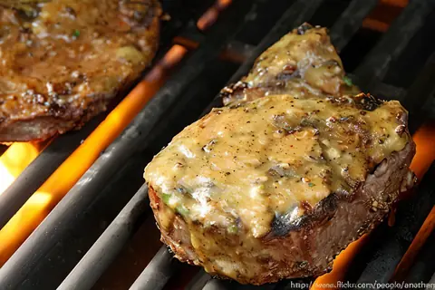 Кленовый маринад с горчицей и хариссой
