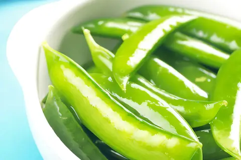 Закуска из стручкового горошка с орегано