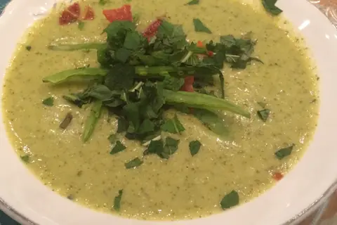 Мятный крем-суп из горошка и кукурузы