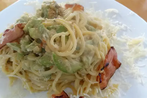 Паста карбонара с кабачками