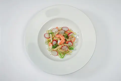 Салат из капусты с креветками