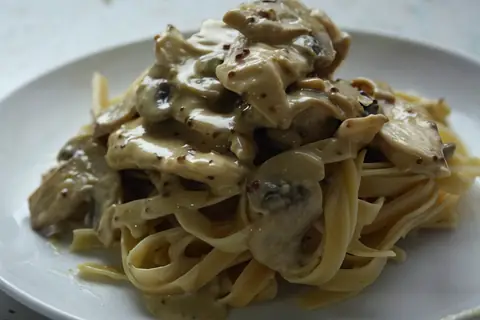 Паста с индейкой и шампиньонами