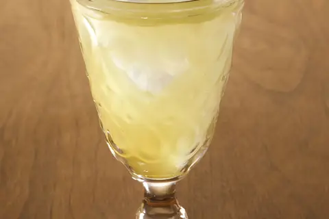 Коктейль «Виноградный физ» (Grape Fizz)