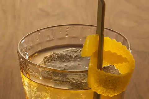 Коктейль «Олд-фэшенд» (Old Fashioned)