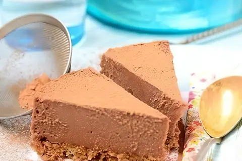 Шоколадный торт с кремом (без выпечки)
