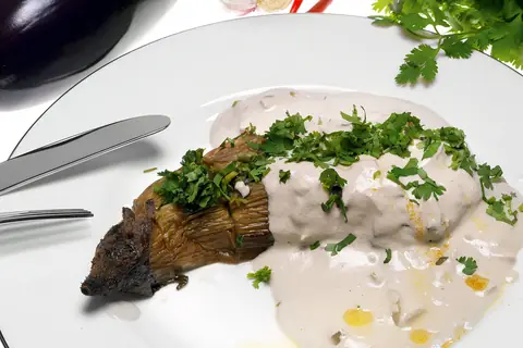 Баклажаны с соусом бажи