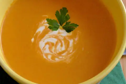Морковный крем-суп с гренками