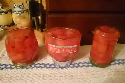 Закуска к текиле из маринованных кусочков арбуза