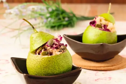 Закуска из груши, капусты и тунца