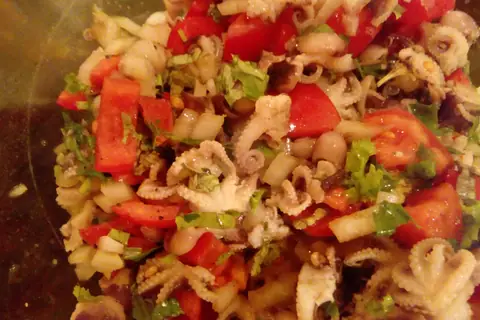 Салат с осьминогами