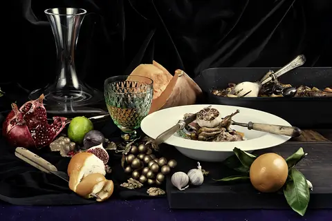 Кролик с перепелками, тыквой и персиками