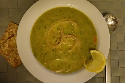 Суп-пюре из брокколи со спагетти