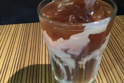 Кофе со льдом и сгущенкой